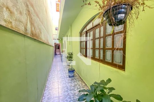 Corredor Lateral de casa à venda com 3 quartos, 218m² em Parque Terra Nova Ii, São Bernardo do Campo