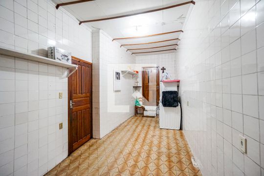 Garagem de casa à venda com 2 quartos, 120m² em Vila Nova Manchester, São Paulo