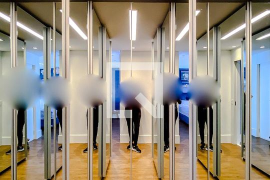 Closet da suíte de apartamento à venda com 1 quarto, 80m² em Vila Regente Feijó, São Paulo