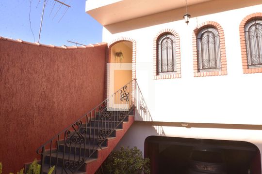Fachada de casa à venda com 4 quartos, 236m² em Jardim Las Vegas, Santo André