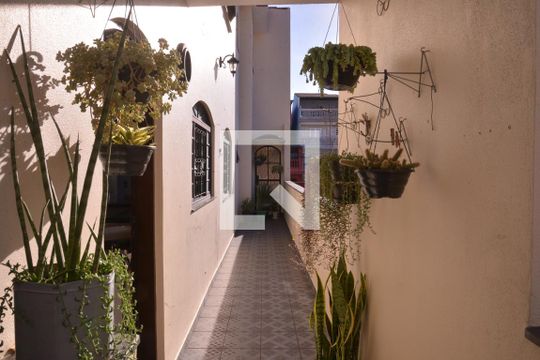 Corredor de casa à venda com 4 quartos, 236m² em Jardim Las Vegas, Santo André