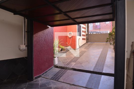Garagem de casa à venda com 4 quartos, 236m² em Jardim Las Vegas, Santo André