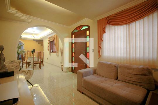 Sala de casa para alugar com 5 quartos, 265m² em Boa Vista, Belo Horizonte