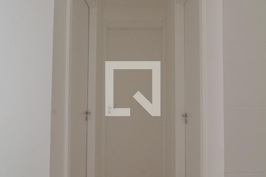 Corredor de apartamento para alugar com 2 quartos, 32m² em Vila Ema, São Paulo