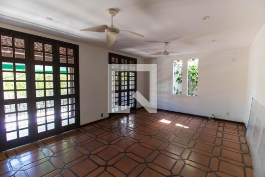 Casa de Condomínio à venda com 5 quartos, 450m² em São Francisco, Niterói