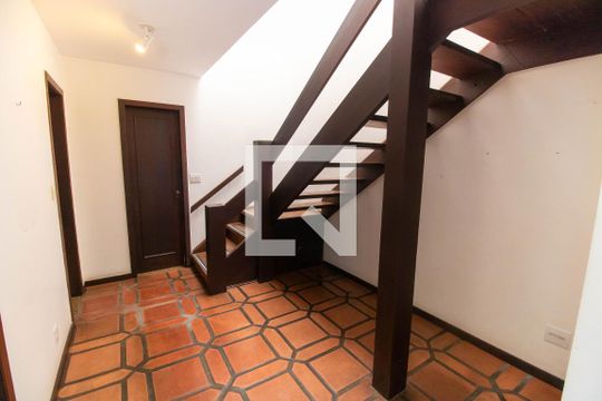 Hall de casa de condomínio à venda com 5 quartos, 450m² em São Francisco, Niterói