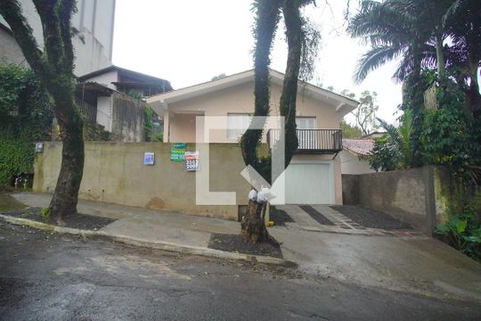 Fachada de casa à venda com 3 quartos, 197m² em Vila Nova, Novo Hamburgo
