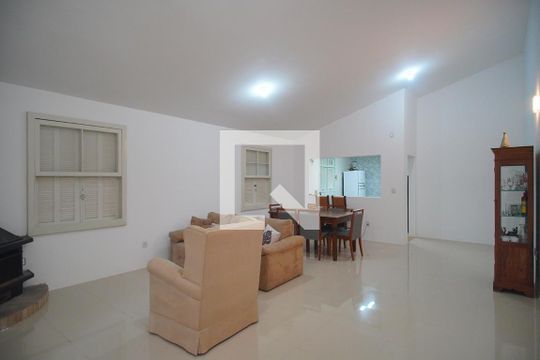 Sala de casa à venda com 3 quartos, 197m² em Vila Nova, Novo Hamburgo