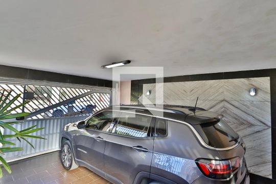 Garagem de casa à venda com 3 quartos, 320m² em Chácara Mafalda, São Paulo