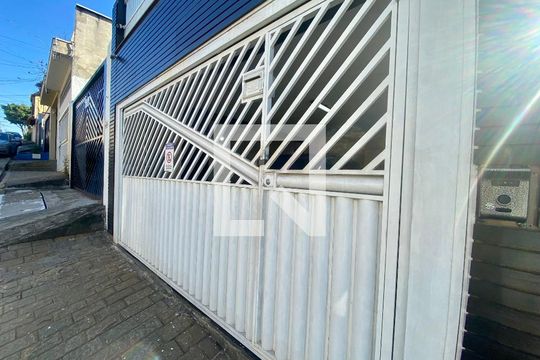 Fachada de casa à venda com 3 quartos, 320m² em Chácara Mafalda, São Paulo
