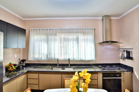 Cozinha de casa à venda com 3 quartos, 320m² em Chácara Mafalda, São Paulo