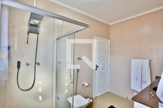 Banheiro do Quarto 1 de casa à venda com 3 quartos, 320m² em Chácara Mafalda, São Paulo