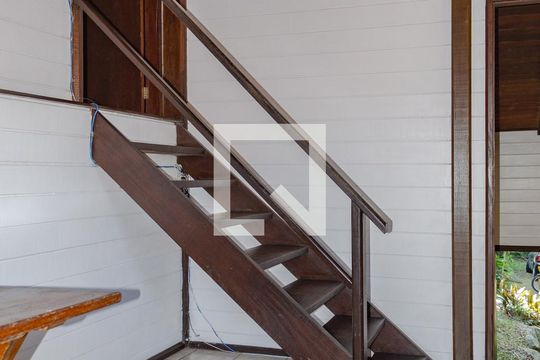 Acesso - Cozinha/Quartos de casa de condomínio para alugar com 2 quartos, 200m² em Rio Tavares, Florianópolis