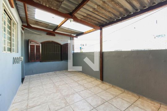 Quintal de casa para alugar com 2 quartos, 158m² em Jardim Ubirajara (zona Leste), São Paulo