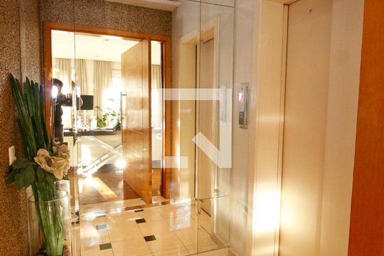 Hall de entrada de apartamento para alugar com 3 quartos, 173m² em Vila Andrade, São Paulo