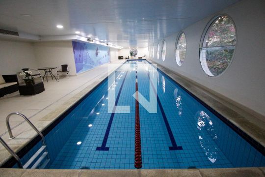 Área comum - Piscina Coberta de apartamento para alugar com 3 quartos, 173m² em Vila Andrade, São Paulo