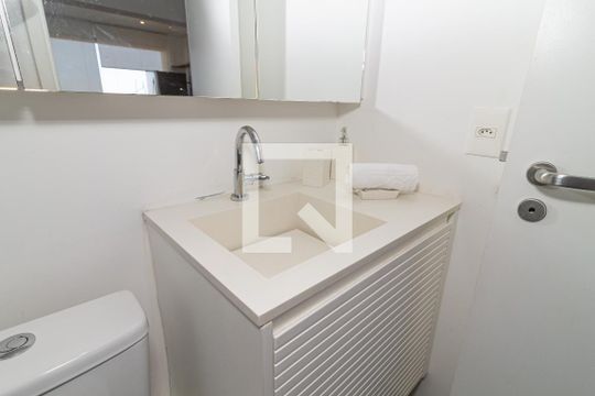 Banheiro de kitnet/studio para alugar com 1 quarto, 34m² em Bom Retiro, São Paulo