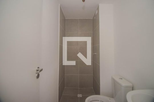 Banheiro de apartamento à venda com 2 quartos, 50m² em Sarandi, Porto Alegre