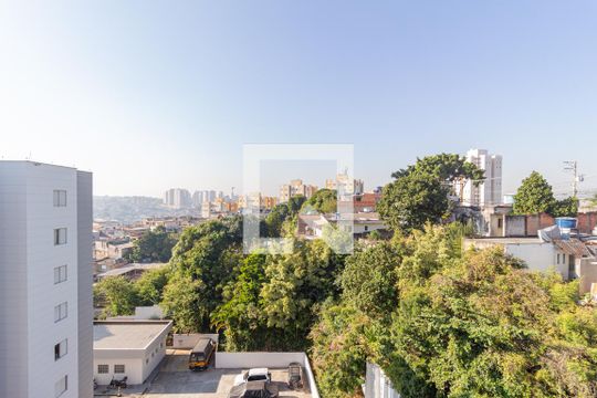 Vista dos quartos de apartamento para alugar com 2 quartos, 70m² em São Pedro, Osasco