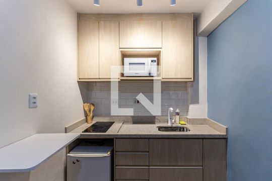 Cozinha de kitnet/studio à venda com 1 quarto, 44m² em Sé, São Paulo