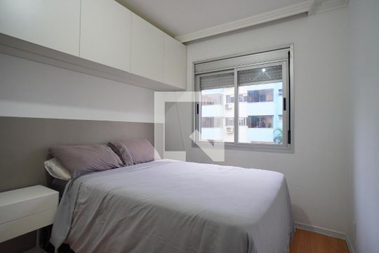 Quarto de apartamento à venda com 1 quarto, 59m² em Farrapos, Porto Alegre
