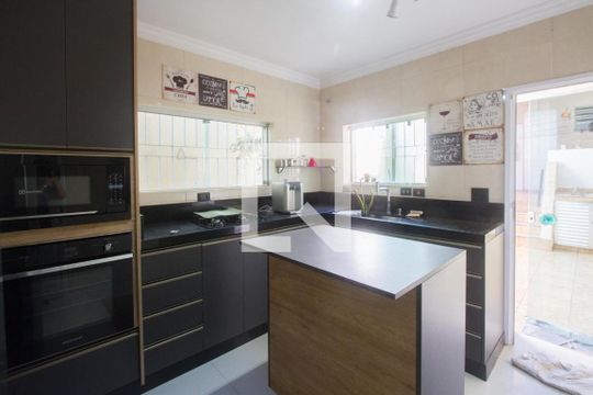 Cozinha de casa à venda com 3 quartos, 137m² em Jardim Monte Azul, São Paulo