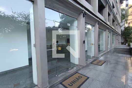 Fachada com cartaz QA de apartamento à venda com 3 quartos, 125m² em Lagoa, Rio de Janeiro