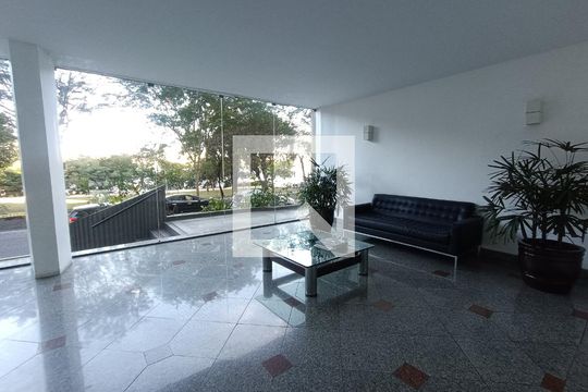 Portaria de apartamento para alugar com 3 quartos, 125m² em Lagoa, Rio de Janeiro