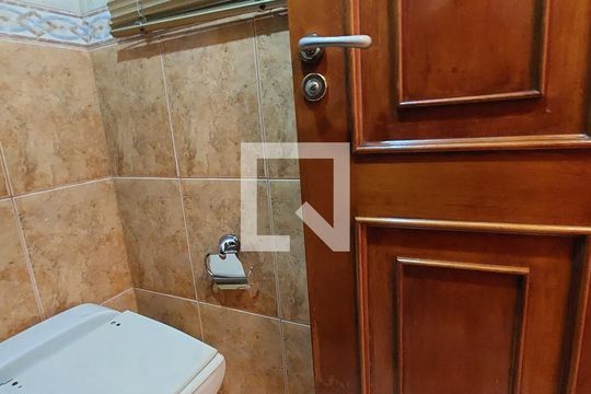 Banheiro 3 Garagem de casa à venda com 3 quartos, 299m² em Parque Jaçatuba, Santo André