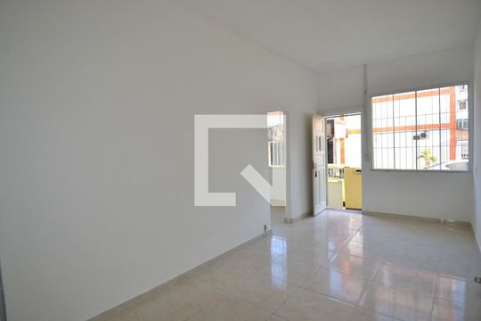 Sala de casa para alugar com 2 quartos, 60m² em Jardim América, Rio de Janeiro