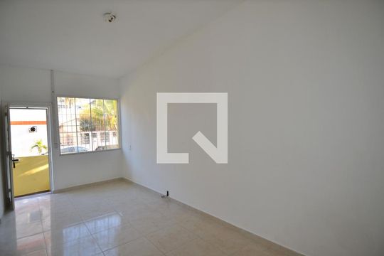 Sala de casa para alugar com 2 quartos, 60m² em Jardim América, Rio de Janeiro