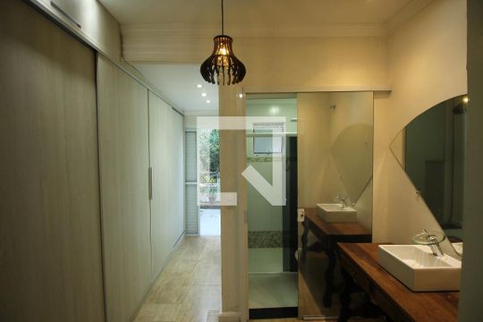 Suíte  de casa à venda com 4 quartos, 150m² em Parque Pinheiros, Taboão da Serra