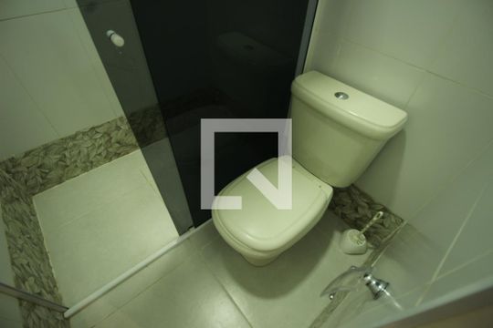 Banheiro da suíte  de casa à venda com 4 quartos, 150m² em Parque Pinheiros, Taboão da Serra