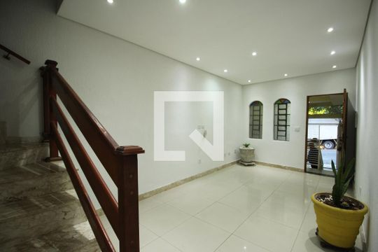 Casa à venda com 4 quartos, 150m² em Parque Pinheiros, Taboão da Serra