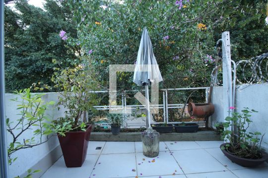 Varanda da suíte  de casa à venda com 4 quartos, 150m² em Parque Pinheiros, Taboão da Serra
