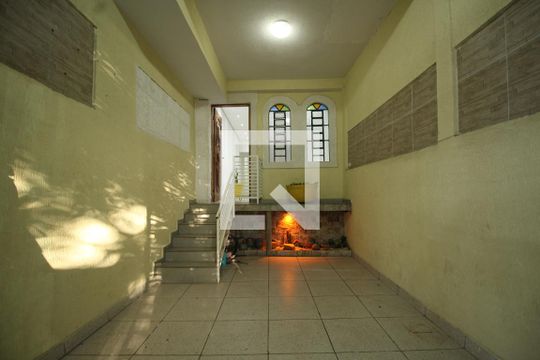 Garagem de casa à venda com 4 quartos, 150m² em Parque Pinheiros, Taboão da Serra