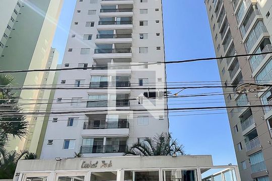 Fachada + plaquinha de apartamento para alugar com 2 quartos, 69m² em Olímpico, São Caetano do Sul
