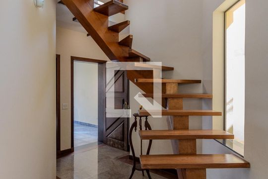 Escada de casa de condomínio à venda com 4 quartos, 300m² em Morumbi, São Paulo