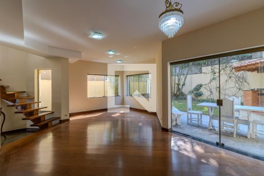 Casa de Condomínio à venda com 4 quartos, 300m² em Morumbi, São Paulo