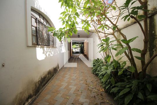 Corredor de casa para alugar com 2 quartos, 345m² em Chácara Califórnia, São Paulo