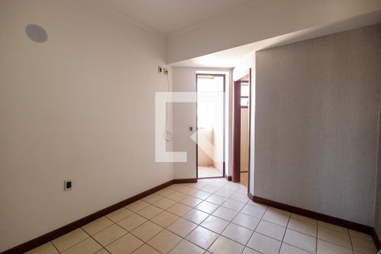 Suíte de apartamento para alugar com 3 quartos, 111m² em Centro, Taubaté