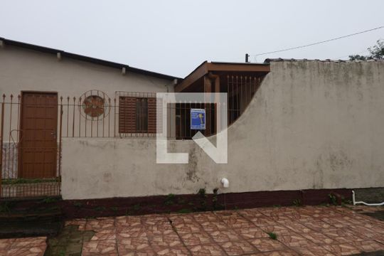 Fachada de casa à venda com 3 quartos, 100m² em Guajuviras, Canoas