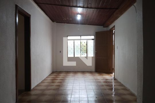 Casa à venda com 3 quartos, 100m² em Guajuviras, Canoas