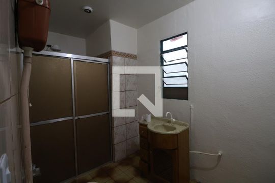 Banheiro 1 de casa à venda com 3 quartos, 100m² em Guajuviras, Canoas