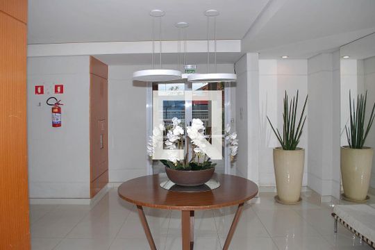 Hall social de apartamento à venda com 3 quartos, 72m² em Vila Isolina Mazzei, São Paulo