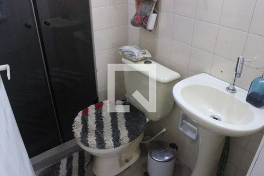 Banheiro de apartamento à venda com 2 quartos, 60m² em Vila Galvão , Guarulhos