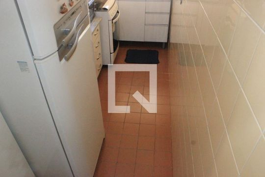 Cozinha de apartamento à venda com 2 quartos, 60m² em Vila Galvão , Guarulhos