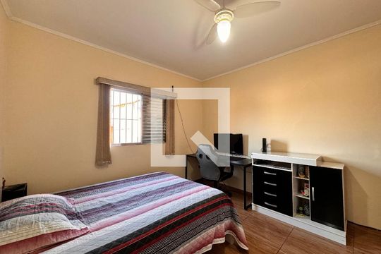 Quarto 1 de casa à venda com 3 quartos, 325m² em Vila Progresso, Santo André
