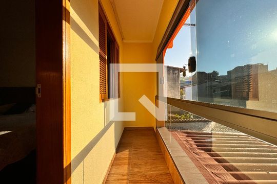 Sacada quarto 3 de casa à venda com 3 quartos, 325m² em Vila Progresso, Santo André