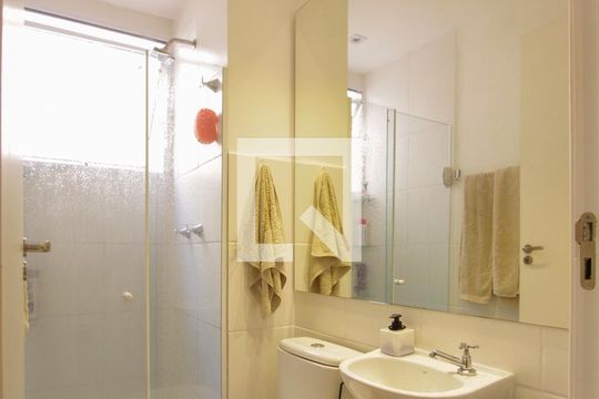 Banheiro de apartamento à venda com 2 quartos, 40m² em Itanhangá, Rio de Janeiro